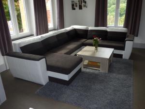 Vasaras māja domaine des 4 fils aymon Ch&acirc;teau-Regnault-Bogny Francija