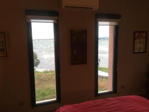 maison atypique les pieds dans leau