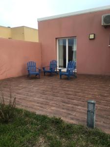 maison atypique les pieds dans leau