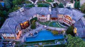 East Hampton Art House Bed and Breakfast - Freetown