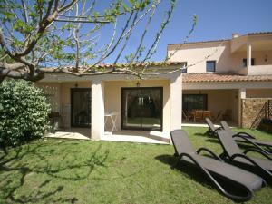 Villas Modern Villa in Coggia with Balcony : photos des chambres