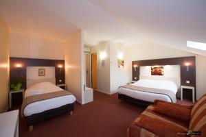 Hotels Logis Jum'Hotel : Chambre Quadruple