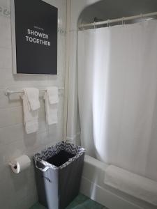 Cozy 1-Bedroom Suite #17 by Amazing Property Rentals