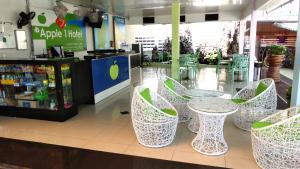 Apple 1 Hotel Gurney