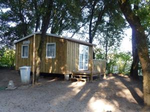 Campings Camping Les Chenes Verts : photos des chambres