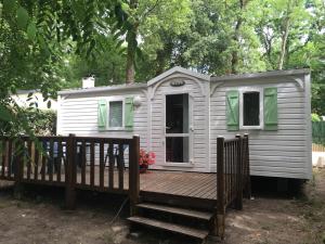 Campings Camping Les Chenes Verts : photos des chambres