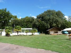 Campings Camping Les Chenes Verts : photos des chambres