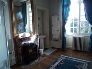 B&B / Chambres d'hotes Au Chateau de Montbraye : Chambre Double Standard