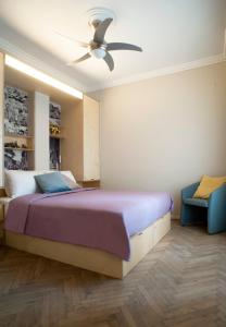 Acron of Plaka by YHA