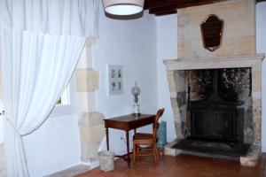 B&B / Chambres d'hotes Relais de la Renaissance : Chambre Familiale avec Salle de Bains Privative