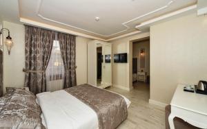 Triple Room room in Zeynep Sultan Hotel