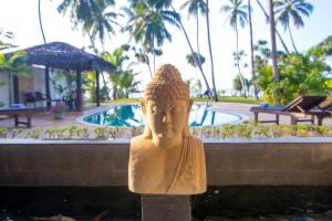 Lanka Beach Boutique Bungalows & Grand Villa