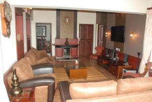 Colonial 4 BR Home, Great for Families, Coonoor