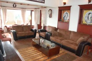 Colonial 4 BR Home, Great for Families, Coonoor