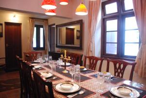 Colonial 4 BR Home, Great for Families, Coonoor