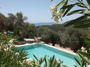 Villa Cristina - Charming Villa with Stone and Wood Elements in Sivota Bay
