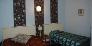 Hotels Hotel des Jacobines : Chambre Triple