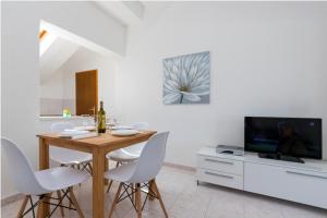 Seaview Apartment Rose