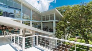 18 Faces with free off to Galle Fort by TukTuk