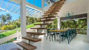 18 Faces with free off to Galle Fort by TukTuk