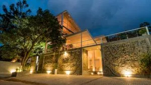 18 Faces with free drop off to Galle Fort by TukTuk - 高尔