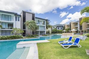 Blue on Blue Apartment 1011