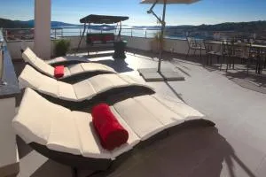 Apartments Matea - Tisno