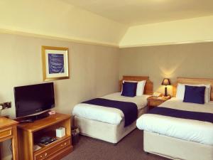 Twin Room with Sea View room in Hotel Victoria