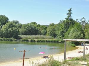 Maisons de vacances Characteristic country house with private pool and views of the Mont Ventoux : photos des chambres