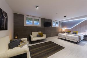 Quadruple Room with Private Bathroom room in Hotel Onyarbi