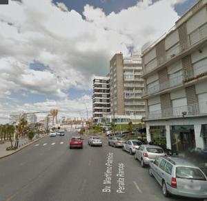 Departamento en Varese frente al mar con terraza y cochera