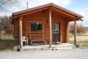 Family Room with Mountain View room in Sportsman Lodge Melrose MT