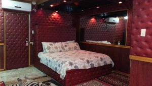 Kokomos Hotel and Restaurant