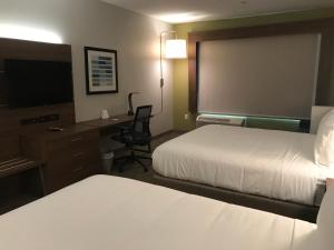 Standard Queen Room with Two Queen Beds and Mobility Accessible Tub room in Holiday Inn Express & Suites Houston Southwest Galleria Area an IHG Hotel