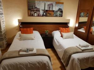 Double Room with Private Bathroom room in Aqua Rooms Sarria