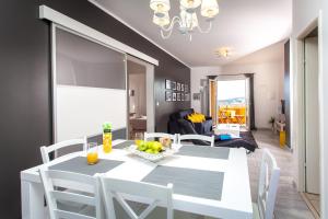 Two Bedroom Apartment with Sea View & Balcony