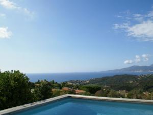 Villas Spacious villa in Albitreccia with Swimming Pool : photos des chambres
