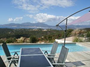 Villas Spacious villa in Albitreccia with Swimming Pool : photos des chambres