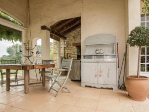 Villas Cozy Villa in Saint Bonnet la Rivi re with Swimming Pool : photos des chambres