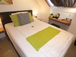 Queen Room room in Hotel Art Inn Dinslaken