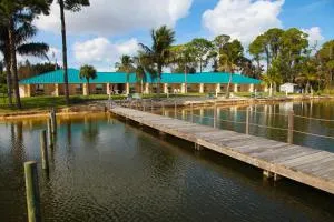 Lake Grassy Inn & Suites - Sebring