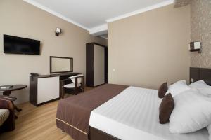 Standard Double or Twin Room with Pool View room in Pontos Family Resort Hotel