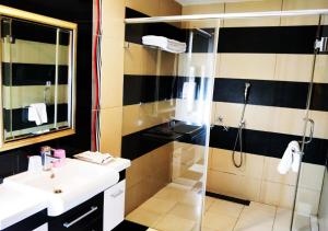 Phòng Deluxe Giường đôi B (Deluxe Double Room B)