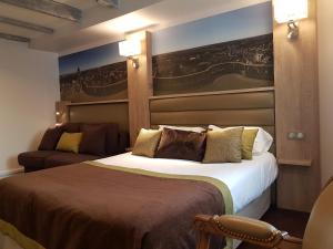 Hotels Logis - Le Christina : photos des chambres