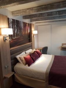 Hotels Logis - Le Christina : photos des chambres