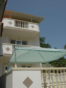 One-Bedroom Apartment with Terrace and Sea View room in Apartments with WiFi Lopar Rab - 14804
