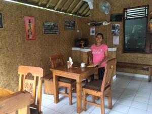 COCONUT BEACH BUNGALOWs & WARUNG