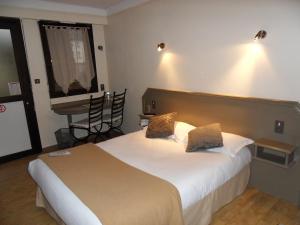 Hotels Hotel La Tour des Anglais : photos des chambres
