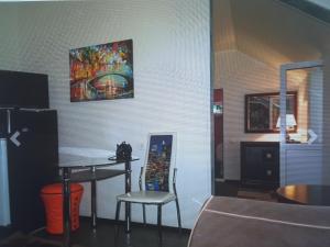 Deluxe Triple Room with Sea View room in Guest House Rozoviy Ray
