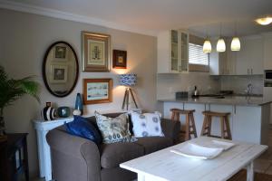 Three Palms One Bedroom Apartment - SOLAR